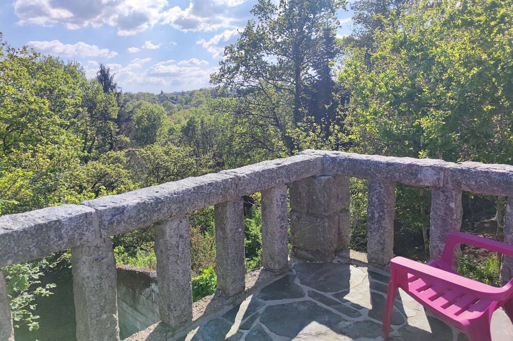 Gîte pour 20 Personnes dans Huelgoat, Parc naturel régional d'Armorique