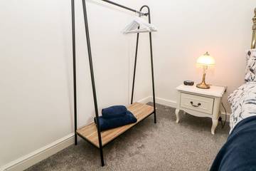 Log Cabin for 4 People in Buxton, Peak District, Photo 2