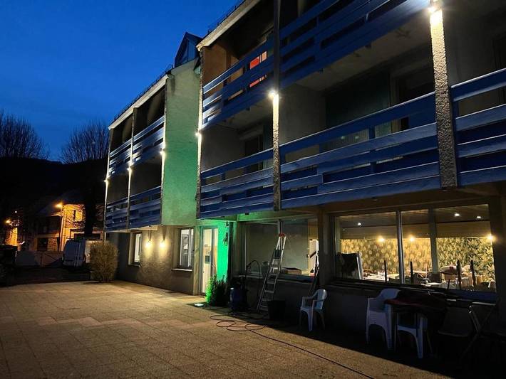 Hôtel pour 4 personnes, avec terrasse à Thiézac - 3