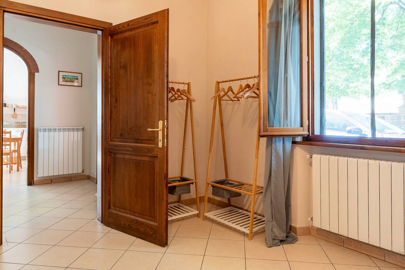 Bed and Breakfast 'Camera 1' with Shared Terrace, Wi-Fi and Air Conditioning in Arezzo Province