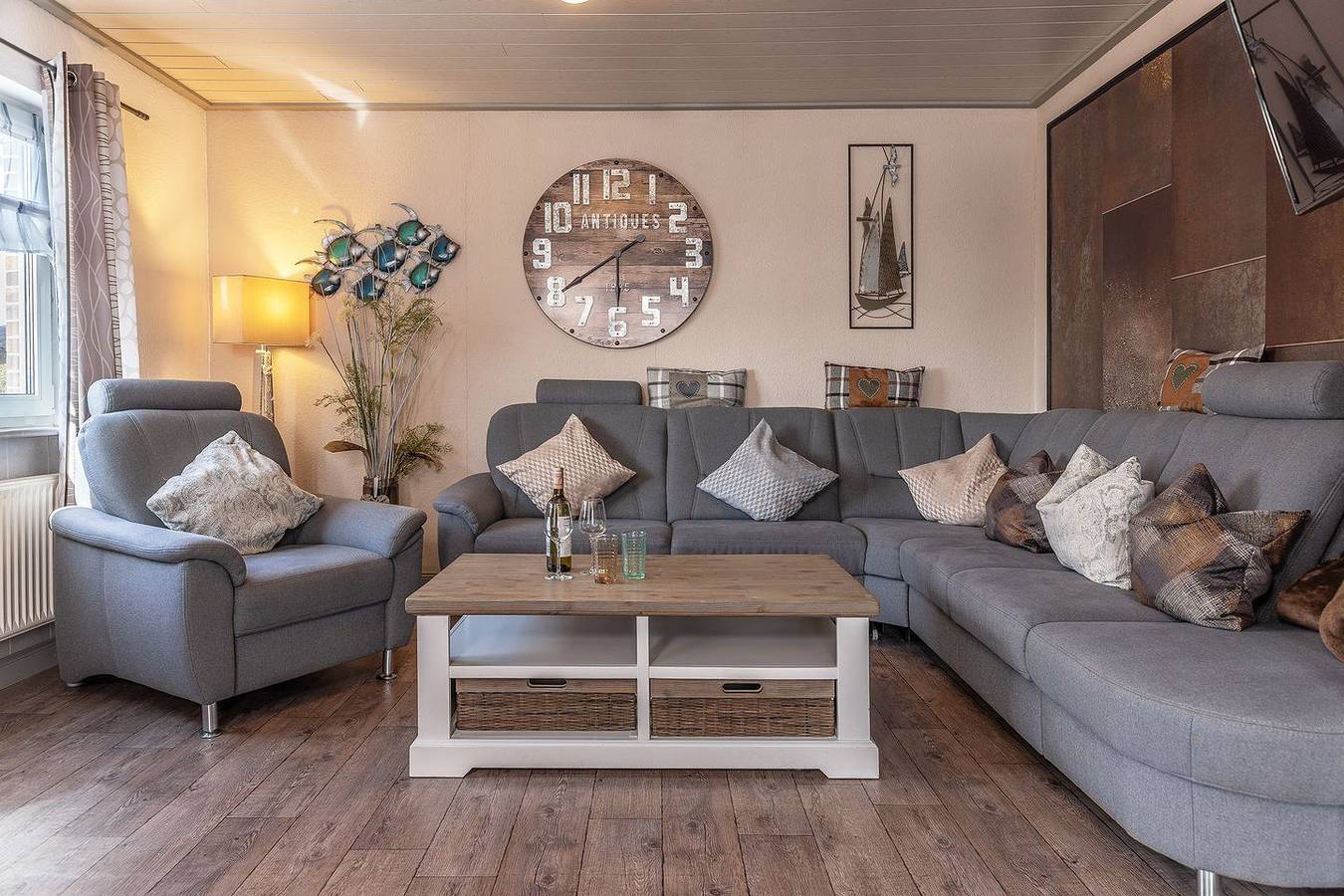 Das neu eingerichtete Ferienhaus mit 3 Schlafzimmern befindet sich am Ortseingang von Carolinensiel an der Harle. Man hat nach Westen einen freien Blick über die Felder. in Carolinensiel-Harlesiel, Wittmund