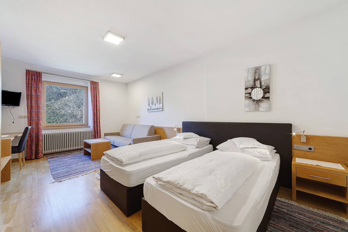 Gasthof Kirchsteiger 'Zimmer 6' con vista lago, terrazza condivisa e Wi-Fi in Santa Valburga d'Ultimo, Ultimo