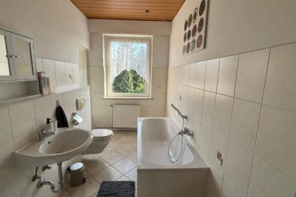 Ganze Wohnung, Bitterfelder Cityapartment im Dichterviertel in Bitterfeld, Bitterfeld-Wolfen