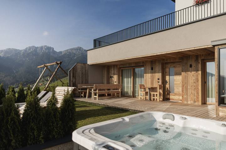 Chalet 'Rueper Hof Ruipa' con vasca idromassaggio, terrazza privata e Wi-Fi in Valdaora, Dolomiti Superski