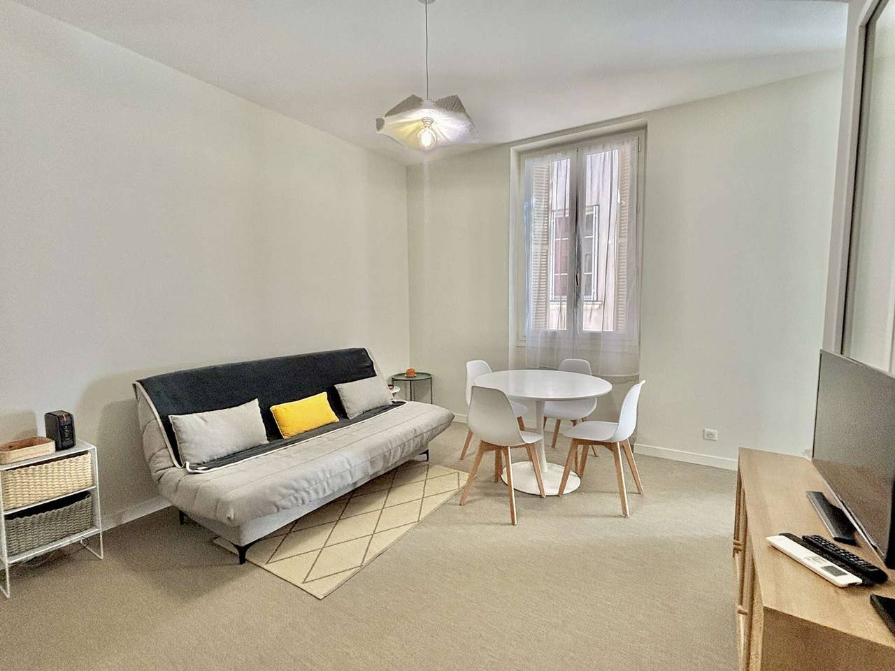 Entire apartment, Central Ajaccio Studio, A/C, Wi-Fi, Walk to Attractions in Ajaccio, Ajaccio region