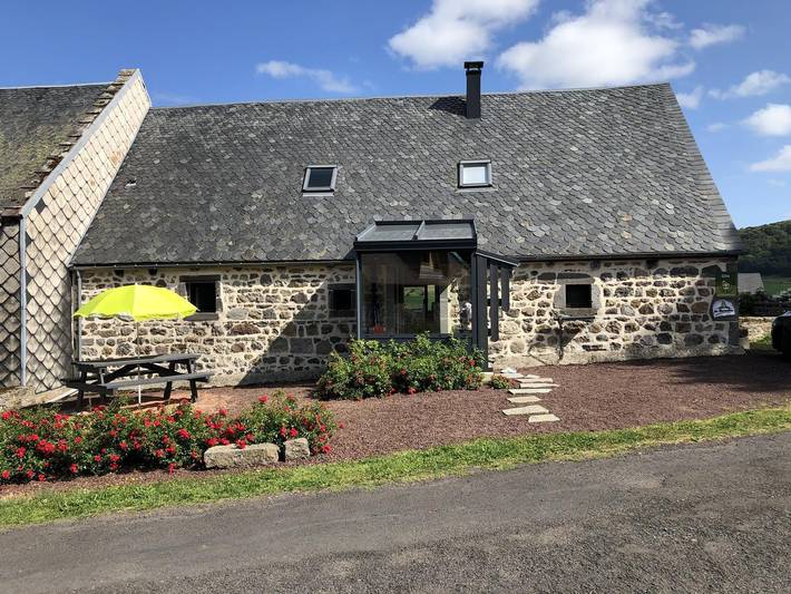 Gîte pour 6 personnes, avec jardin à Chambon-sur-Lac - 2