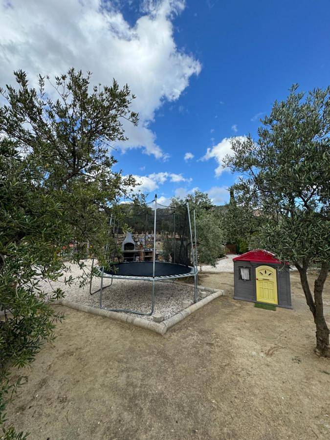 Casa rural para 6 personas, con Terraza y Jardín además de Piscina y Vistas en Yunquera - 4