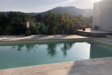 Location de vacances pour 8 personnes, avec terrasse et jardin à La Valette-du-Var