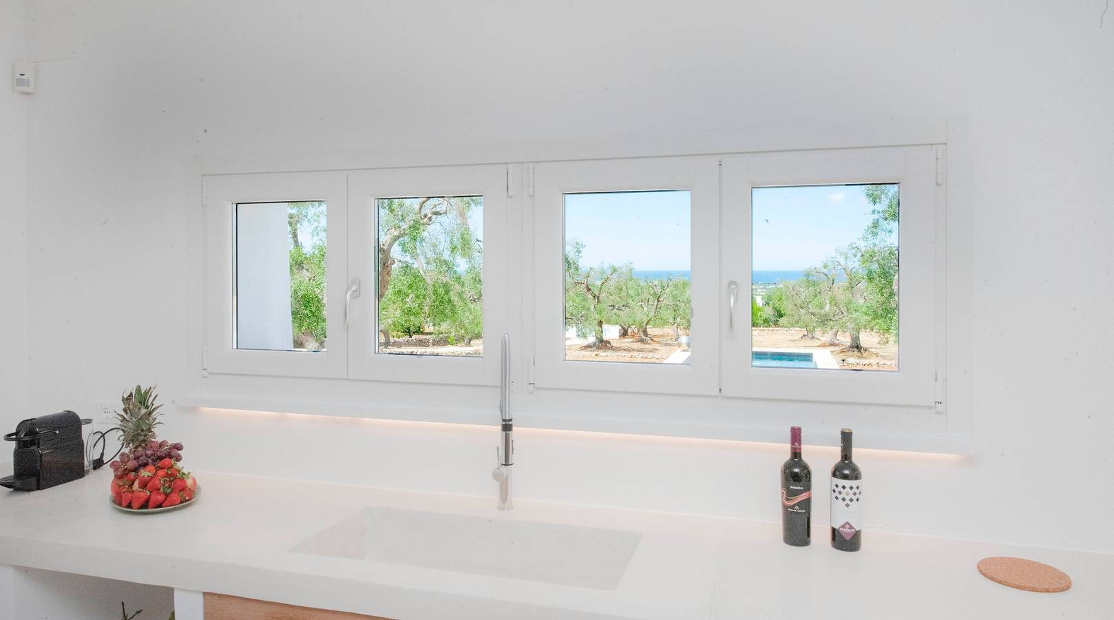 Villa "Fora" vicino al mare con piscina, Wi-Fi, giardino e terrazza in Carovigno, Salento