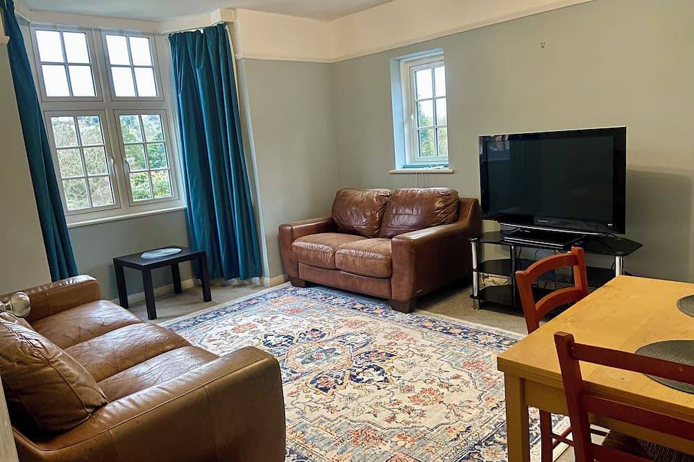 Entire apartment, 2 Bed City Centre Apartment Near Station in Guildford, Surrey