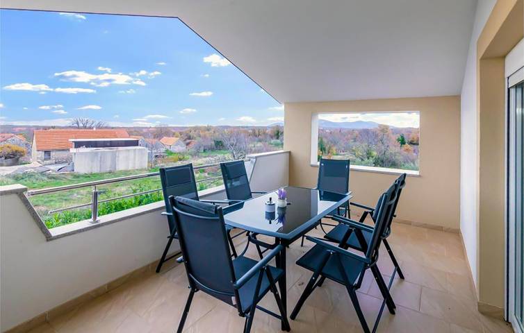 Geräumige 250 m² große Wohnung mit Pool, Küche und WLAN-Zugang in Cista Provo, Makarska Riviera