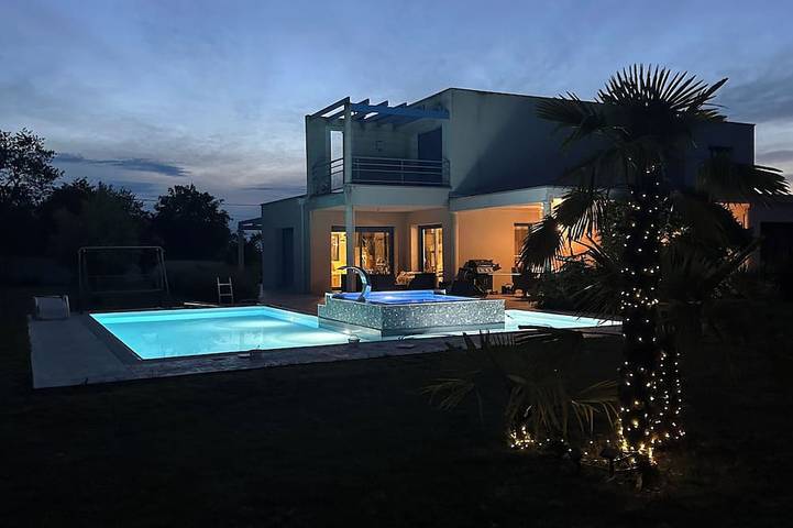 Location de vacances pour 12 personnes, avec Balcon et Jardin à Flaujac-Poujols