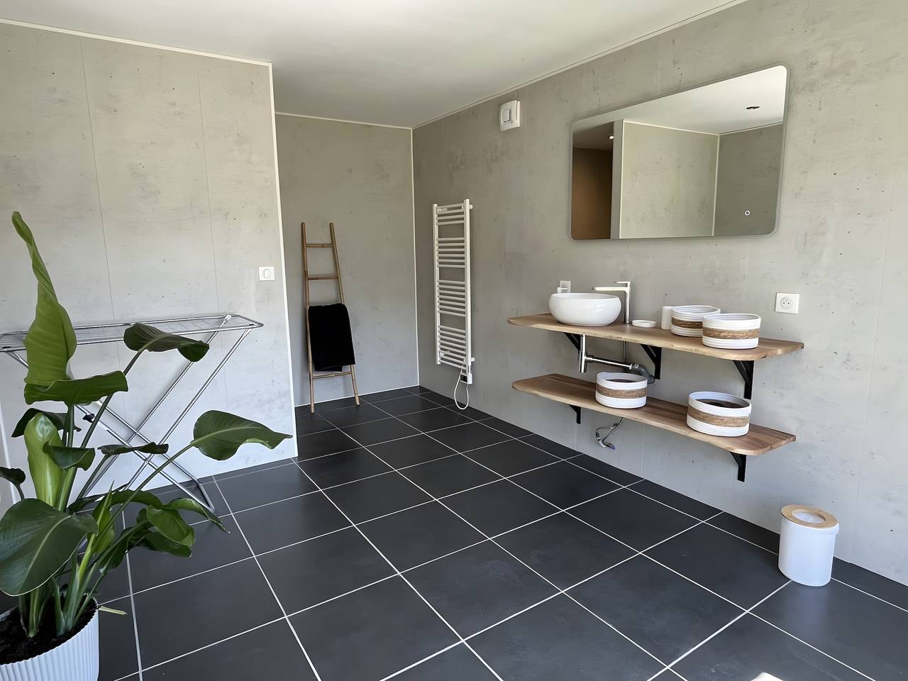 Appartement entier, Appartement 'Porte Des Gorges' avec vue montagne, terrasse privée et Wi-Fi in Mostuéjouls, Parc naturel régional des Grands Causses