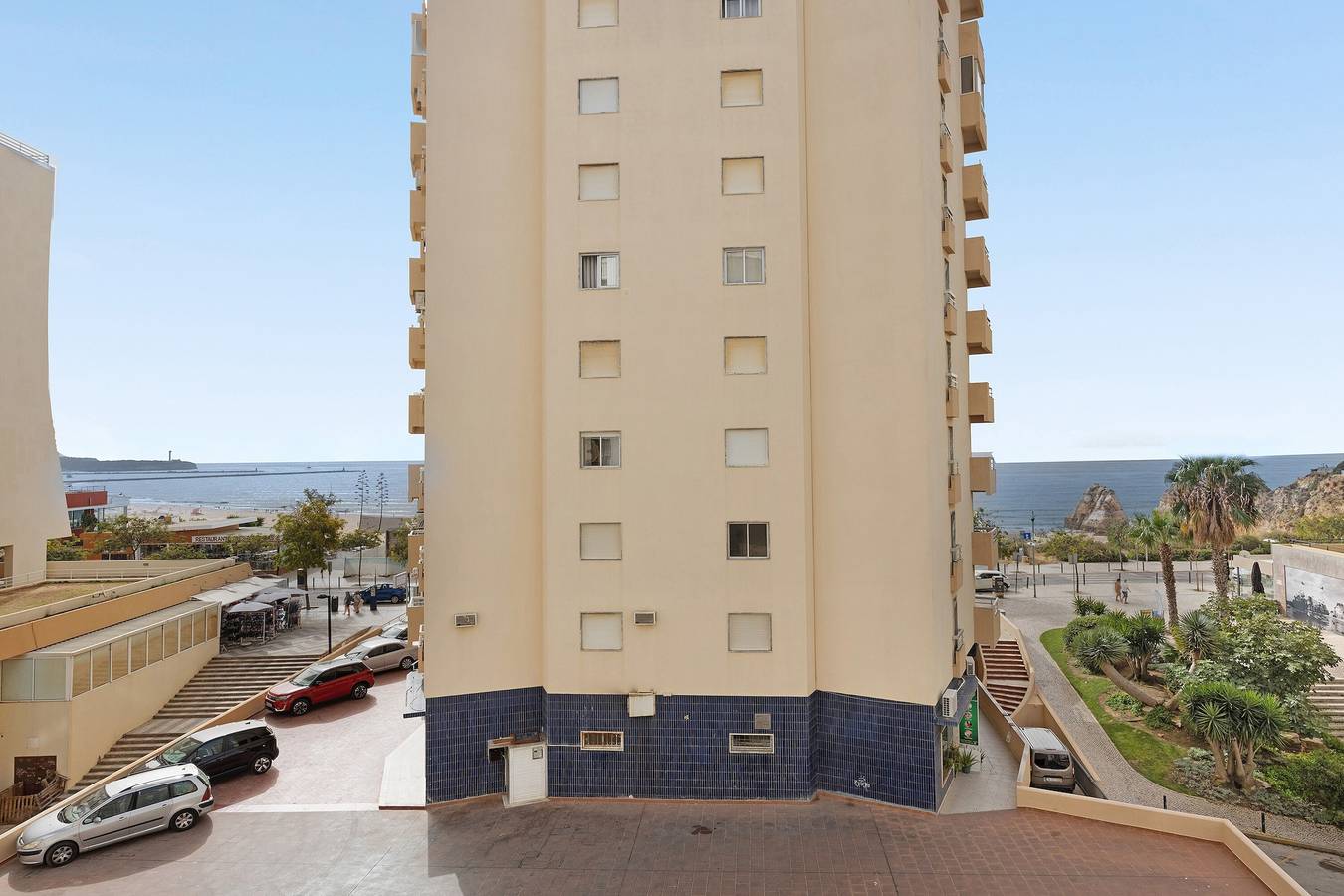 Appartement entier, Appartement "Casa Farol" avec vue sur la mer, balcon et Wi-Fi. in Praia da Rocha, Portimão