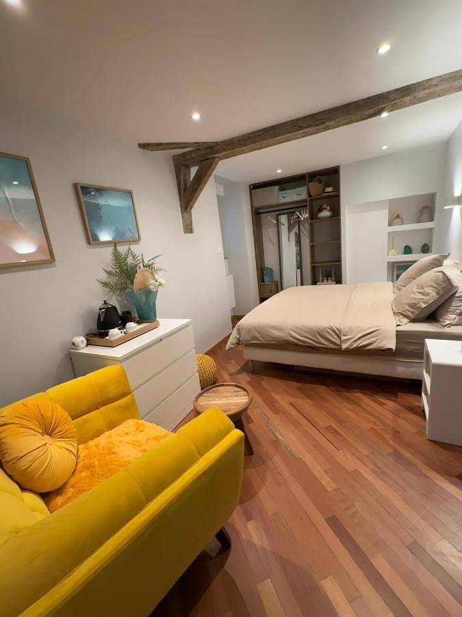 Gîte pour 2 personnes, avec terrasse et vue dans Domagné