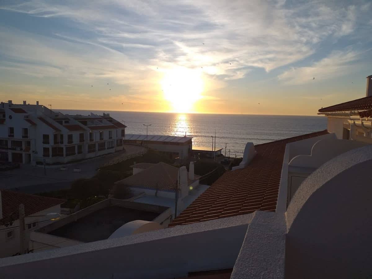 Apartamento inteiro, Apartamento de férias para 4 pessoas com varanda/terraço in Praia da Areia Branca, Lourinhã