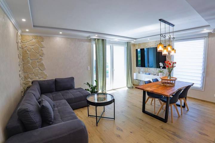 Gîte pour 4 personnes, avec terrasse et jardin à Hœnheim