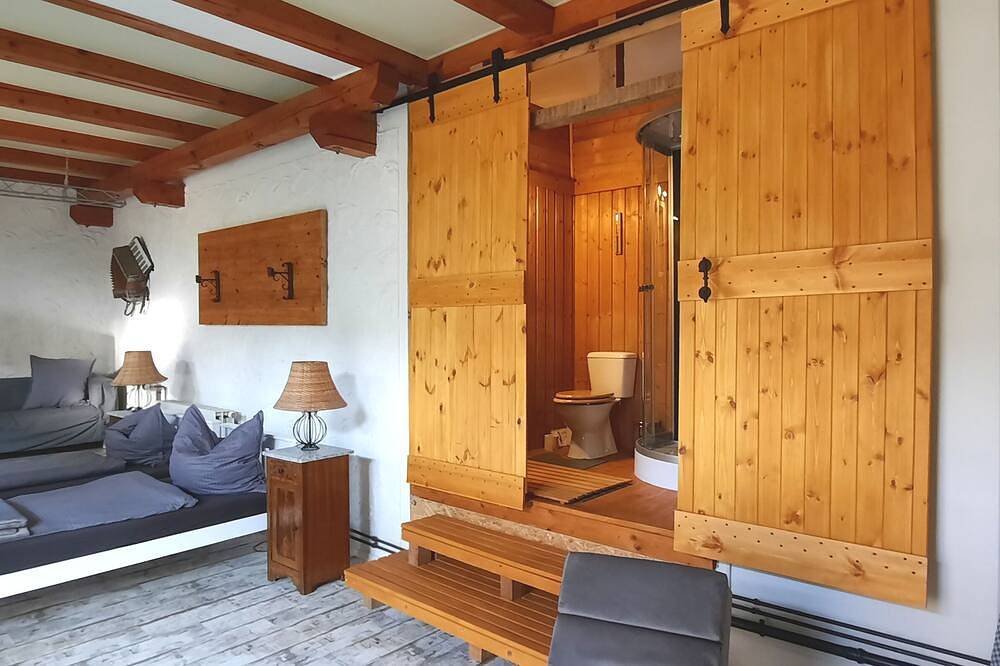 Ganze Wohnung, Romantik am See - nahe Berlin. Ungewöhnlich und verträumt mit Terrasse für Zwei in Zeuthen, Dahme-Seengebiet