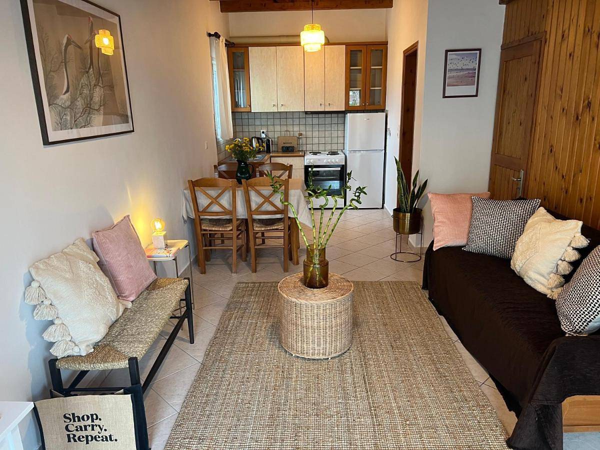 Appartement entier, Perdika's Nest, family friendly house by the sea in Perdika, Égine