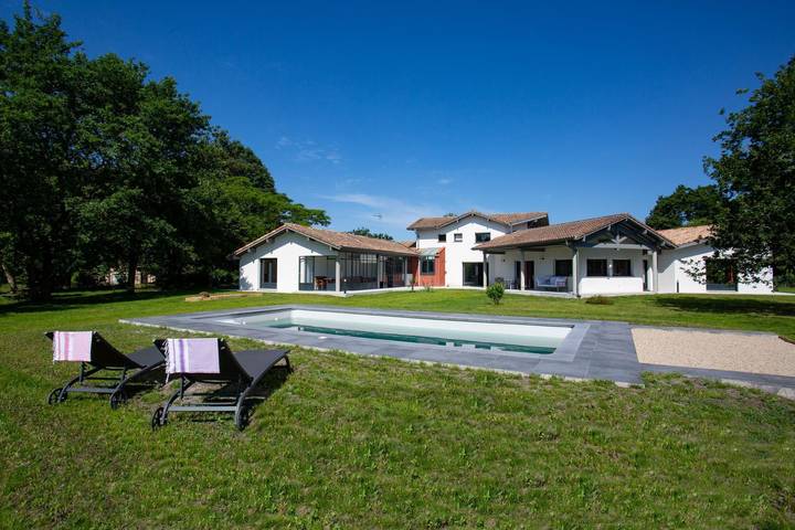 Chambre d’hôte pour 3 personnes, avec Terrasse ainsi que Jardin et Piscine à Josse