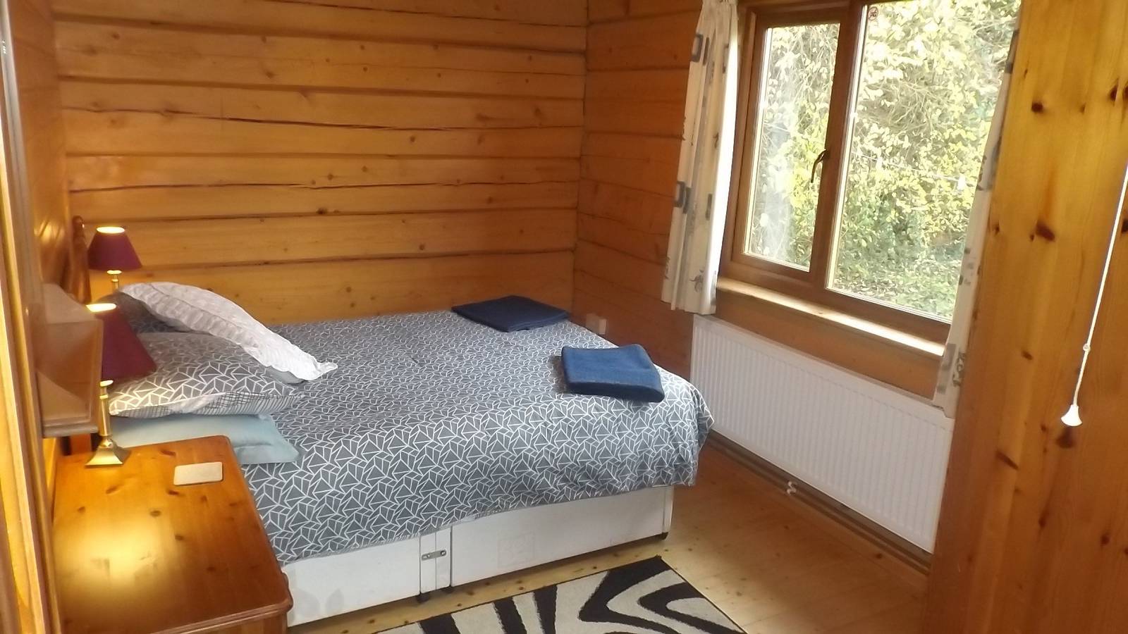 Hand built log cabin at Avonvale Holiday Lodges in Aldington (Worcestershire), Worcestershire