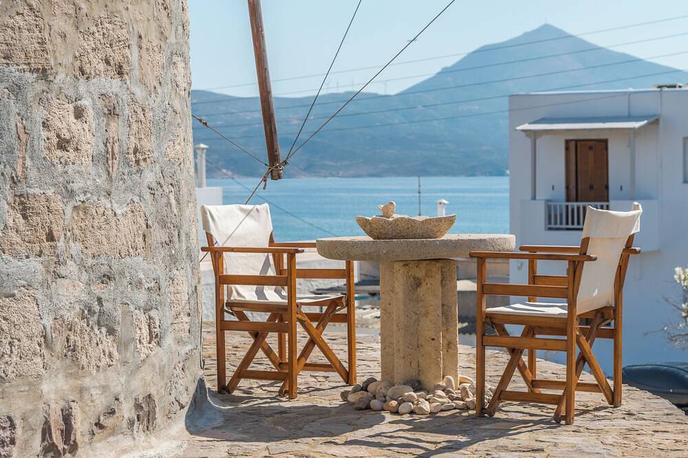 The windmill in Milos' port - with sea view in Milos