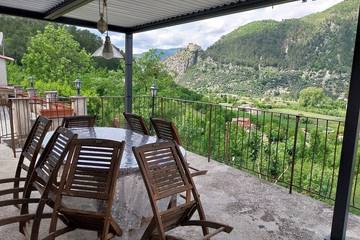 Gîte pour 6 personnes, avec terrasse et jardin à Entrevaux