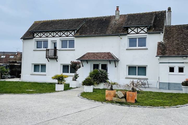 Location de vacances pour 10 personnes, avec Balcon ainsi que Terrasse et Jardin à Nonancourt