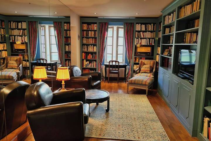 Location de vacances pour 18 personnes, avec terrasse et jardin à Augignac - 2