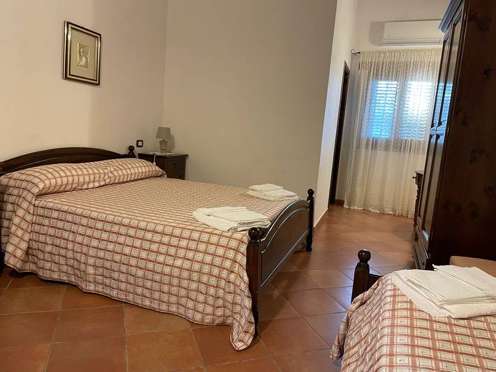 Agriturismo per 3 persone, con giardino e piscina per bambini in Monreale