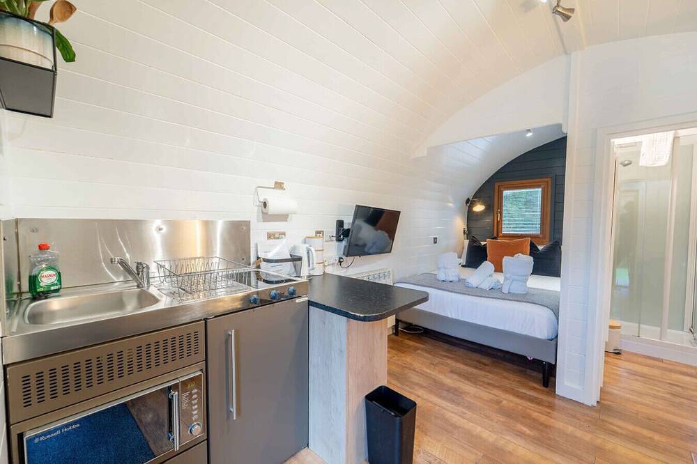 Ben View Pod & Jacuzzi Bath in Fort William, Loch Linnhe