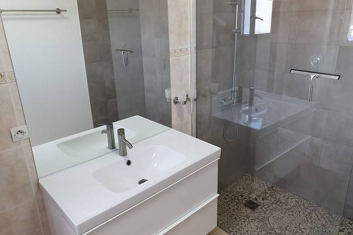 Elegante casa con jardín mediterráneo, barbacoa, piscina privada y clima. in Portiragnes, Côte d'Améthyste
