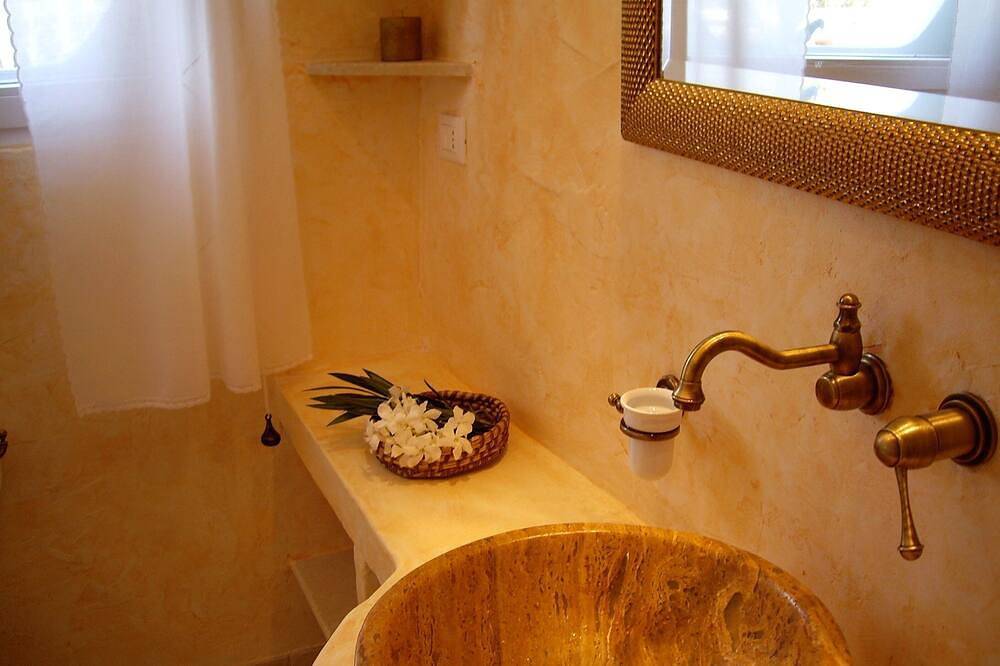 Apartamento entero, Refined & Charming Garden Suite directly by the Sea – for 2 Guests in Marina di Ostuni, Salento