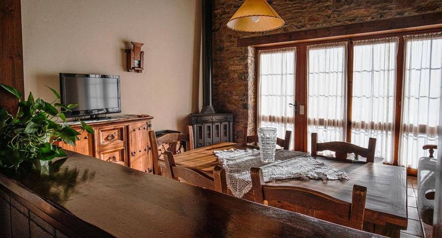 Casa rural para 6 personas, con Terraza y Jardín además de Piscina y Vistas en La Pobla de Lillet - 4