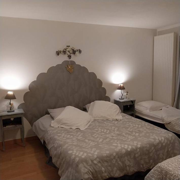 Chambre d’hôte pour 5 personnes, avec Jacuzzi et Terrasse ainsi que Jardin et Sauna