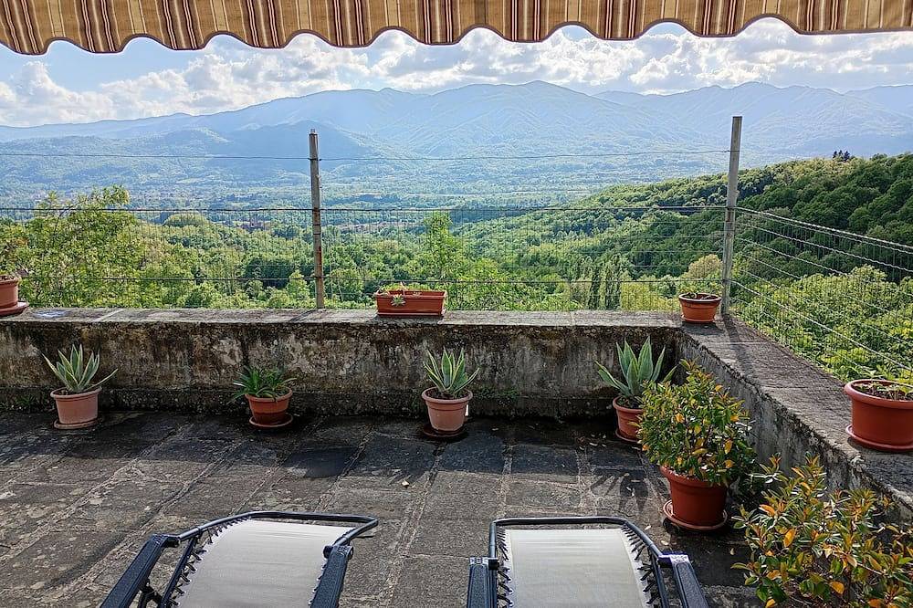 Ganze Wohnung, Cozy mini apartment on large terrace with unique view, pets allowed in Bagnone, Nationalpark Toskanisch-Emilianischer Apennin