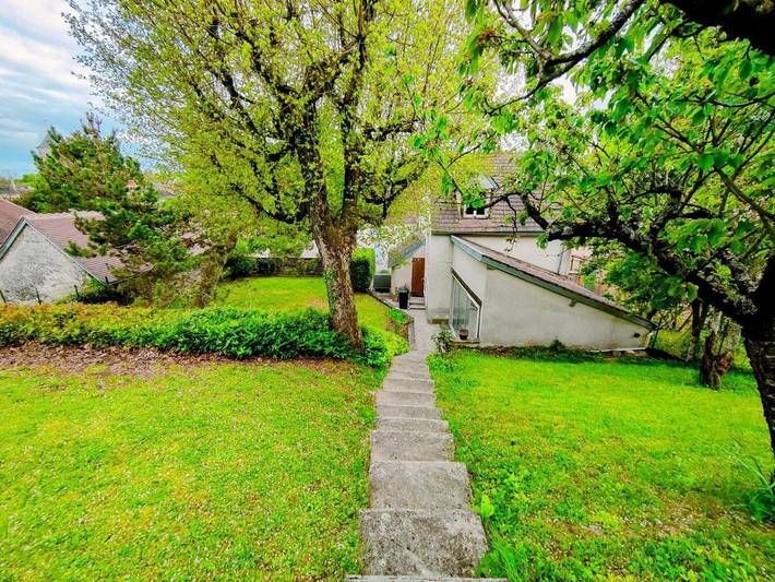 Gîte pour 7 personnes, avec jardin dans Migé