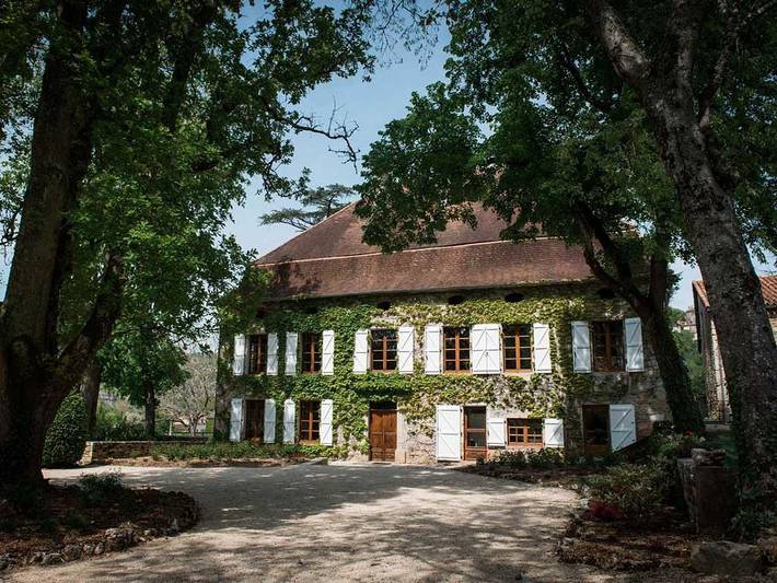 Gîte pour 12 personnes, avec terrasse et piscine