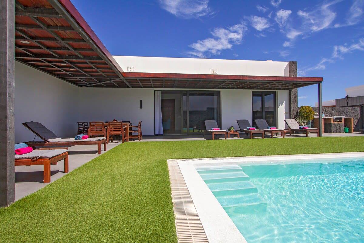 Villa Zanata with air conditioning and hot tub in Puerto del Carmen, Tías