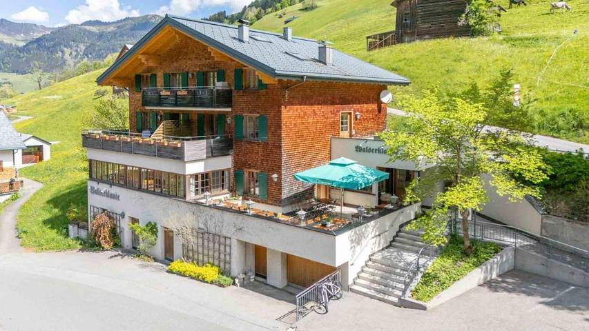 Ferienwohnung für 3 Personen, mit Balkon und Terrasse sowie Garten und Ausblick in Raggal