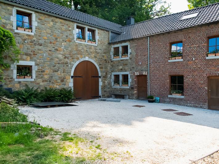 Ferienhaus für 9 Personen, mit Terrasse und Whirlpool sowie Garten und Pool in Verviers