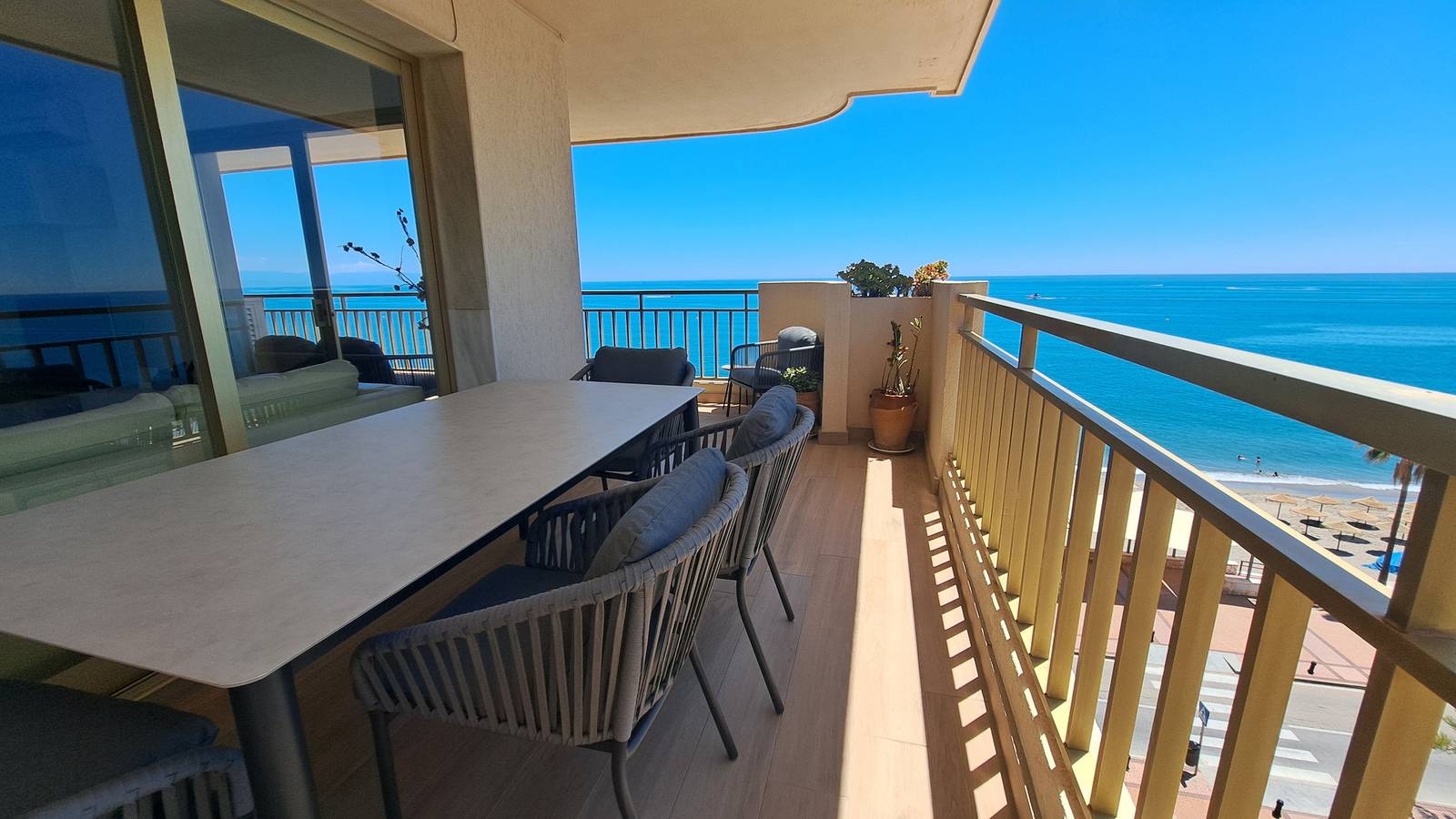 Entire apartment, Ref: 298 Spacious seafront 3 bed/2 bath apartment with amazing views in Fuengirola, Costa del Sol