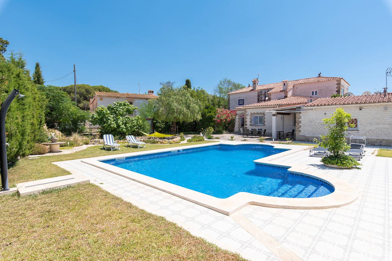 "Luxury Villa 020" with Pool, Terrace & Wi-Fi in Sant Salvador (Tarragona), el Vendrell