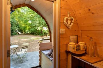 Glamping for 4 People in North Wessex Downs, South East England, Photo 3