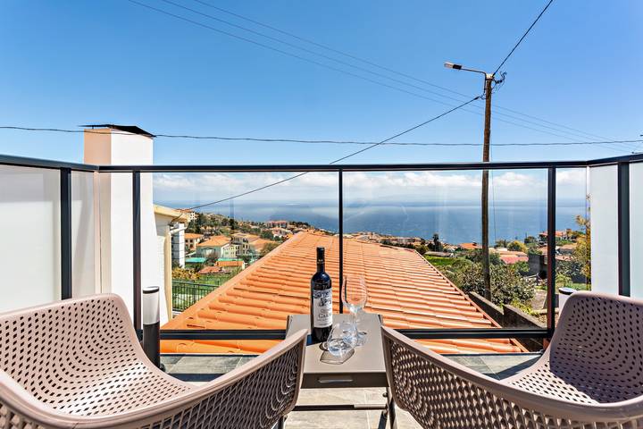 Entire apartment, Apartment 'Panoramic Views I I' with Sea View, Wi-Fi and Air Conditioning in Caniço, Madeira