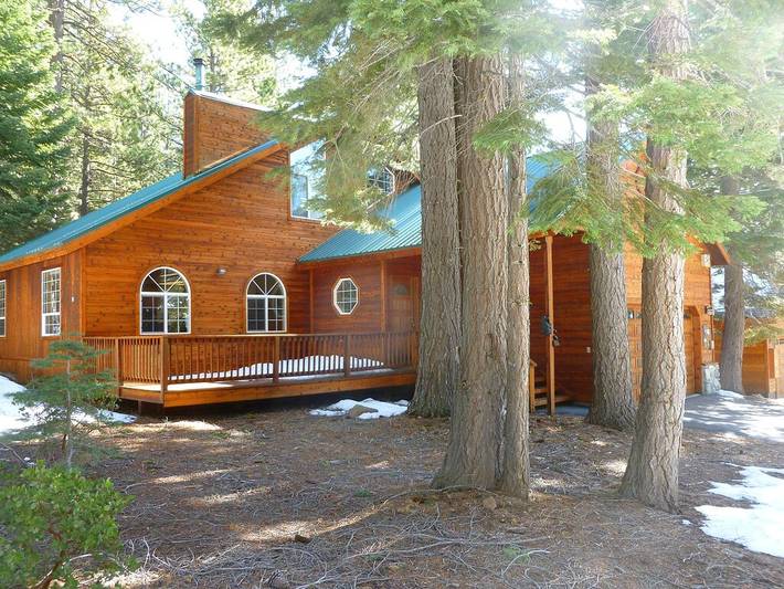 Vacation house for 10 people, with balcony and hot tub as well as pool, with pets in Truckee