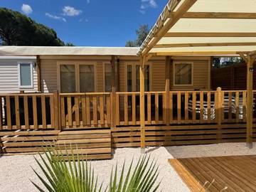 Camping pour 6 personnes, avec piscine ainsi que vue et terrasse à Le Muy