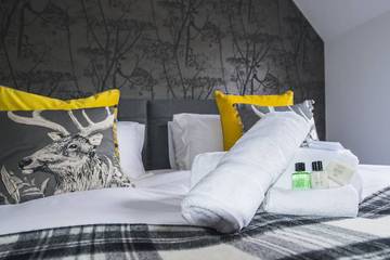 Glamping for 4 People in Fort William, Loch Eil, Photo 3