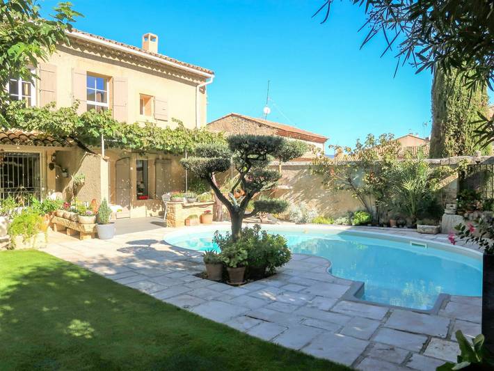 Location de vacances pour 5 personnes, avec jardin à Robion