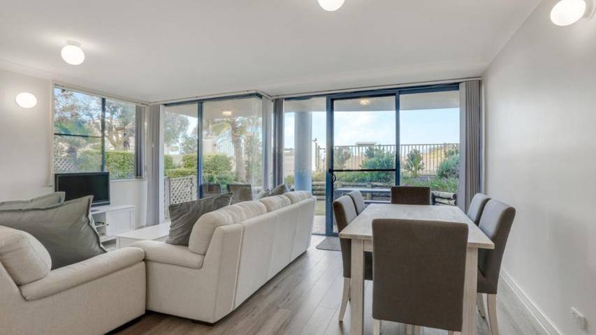 Ferienhaus für 6 Personen, mit Pool und Balkon - 1